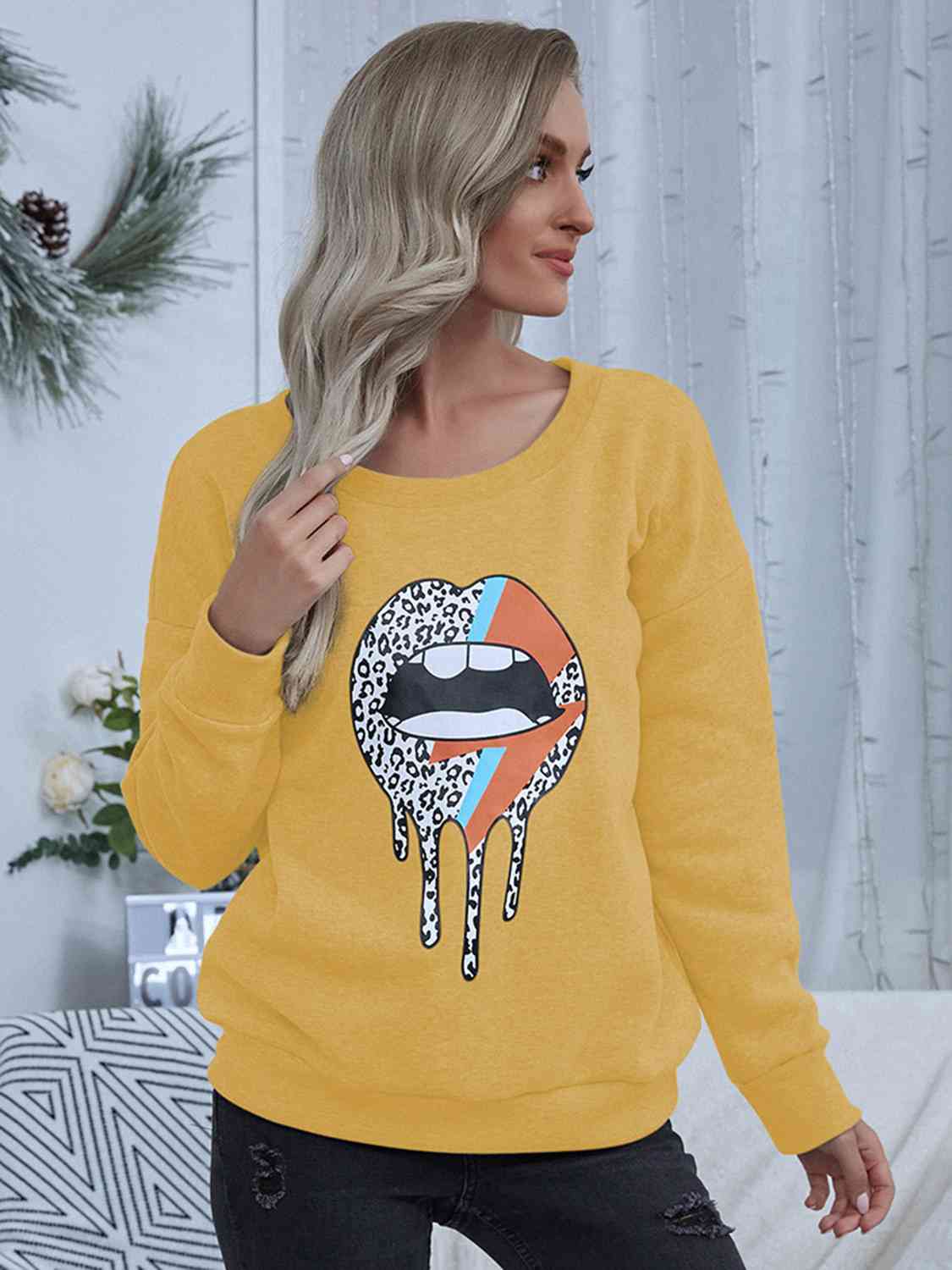 Lip Graphic Round Neck Sweatshirt